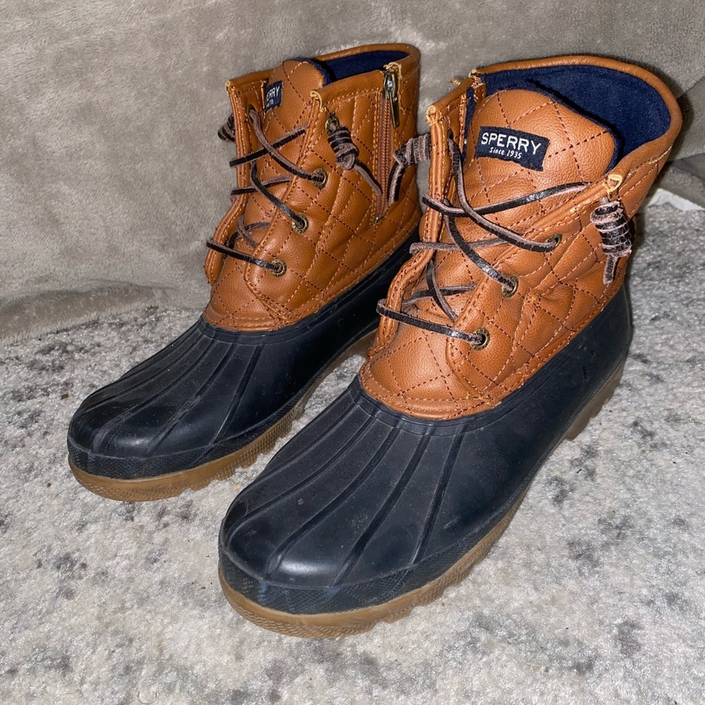 Navy and Tan Duck Boots from Sperry🦆